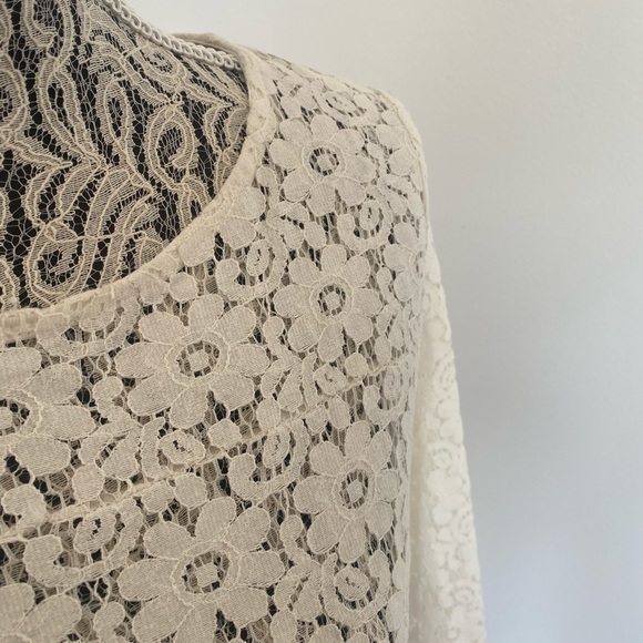 Scoop neck mid length sleeve top with flower embroidered pattern - Picture 3 of 4